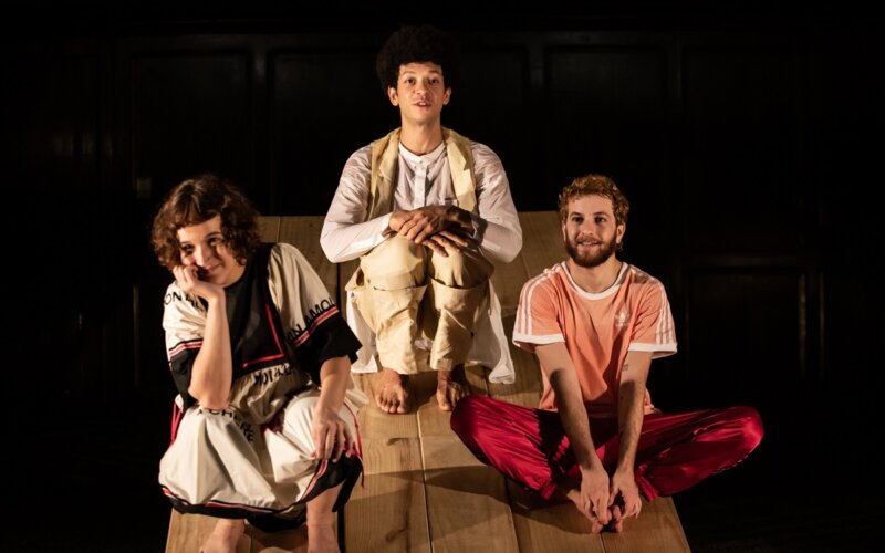 Musical “Vamos comprar um poeta”