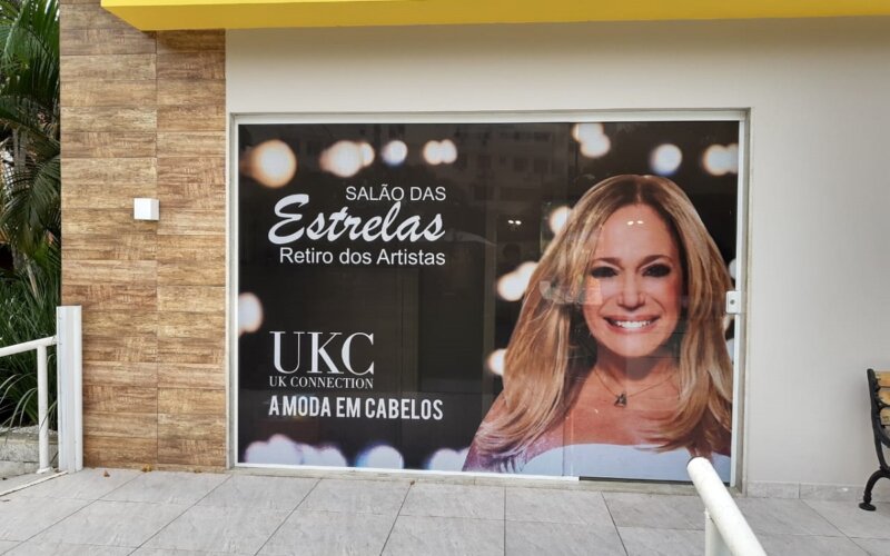Suzana Vieira é madrinha de salão de beleza do Retiro dos Artistas