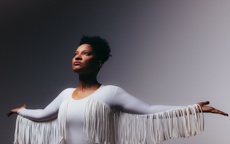 Larissa Luz apresenta show do Álbum “Trovão” no Sesc Campo Limpo.