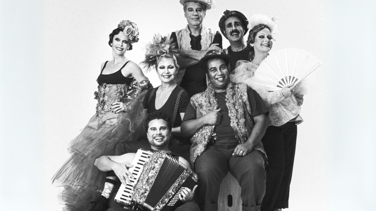 Festival de Curitiba começa com ‘Os Mambembes’ e Milton Cunha como mestre de cerimônias