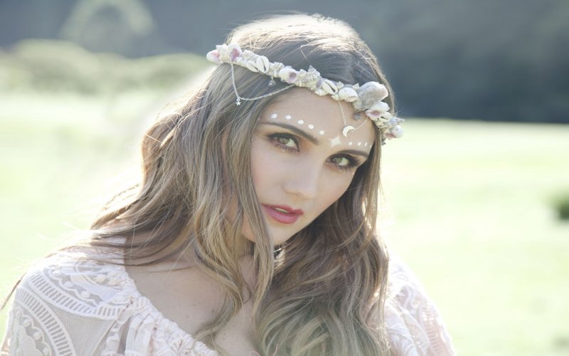 Dulce María lança “Lo Que Ves No Es Lo Que Soy” seu novo single
