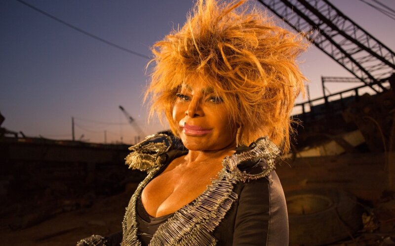 Elza Soares apresenta show do álbum ‘Planeta Fome’