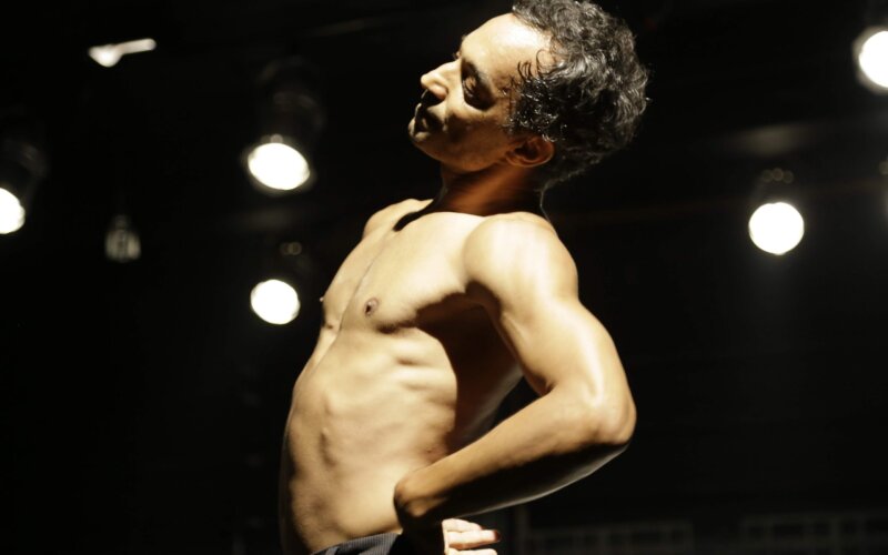 #Quarentena | Bailarinos se apresentam em suas casas via internet