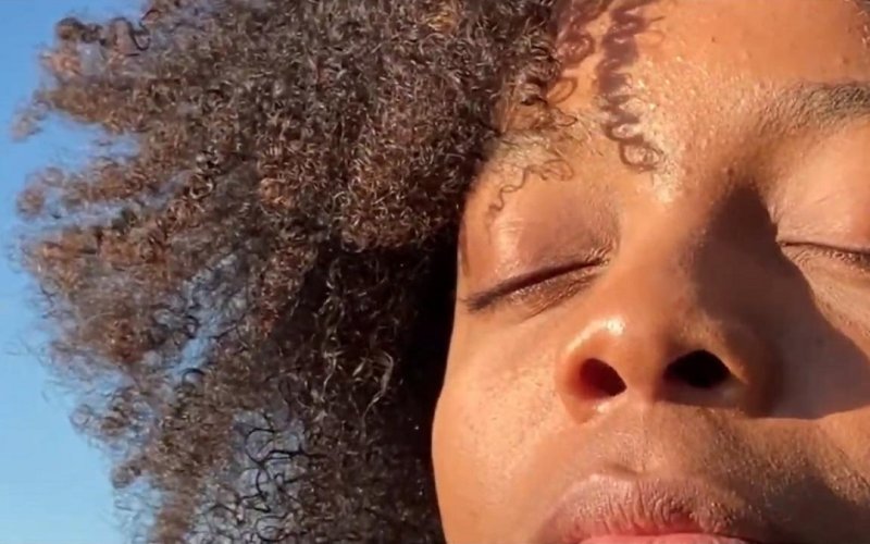 Ligiana Costa lança série de vídeos para disco EVA.