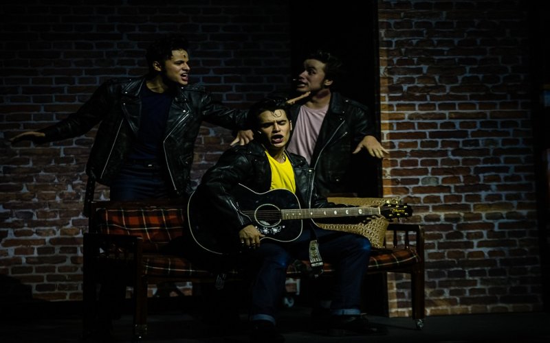 Grease, o musical em cartaz no Teatro Claro SP