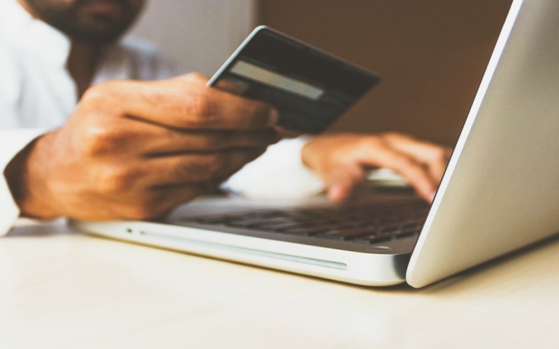 Como evitar cair em golpes e fraudes na internet?